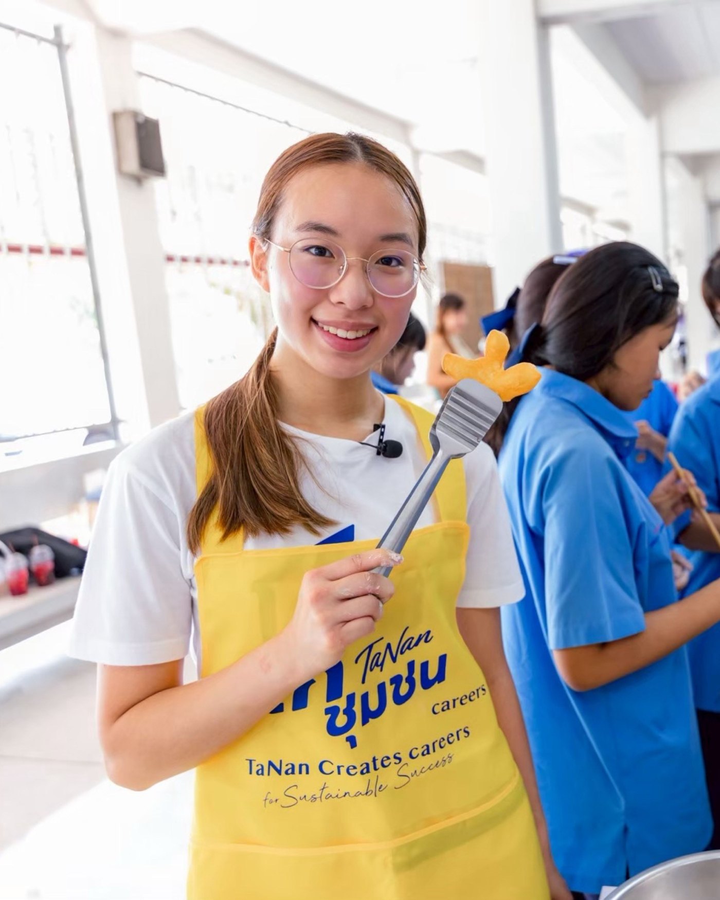 Winnie holding a freshly fried patongko at a TaNan culinary training session